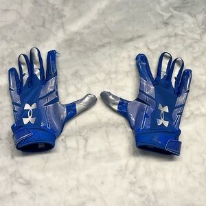 Under Armour football receiver, gloves. Blue silver. Youth large.